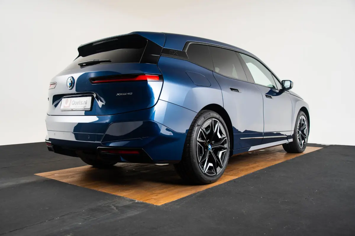 xDrive40 Excellence 77 kWh Trekhaak - Panoramadak - Driving Assistant Professional - Harman Kardon - Getinte Ruiten - Clear&Bold' kristalelementen - Warmte Comfortpakket voor en achter -