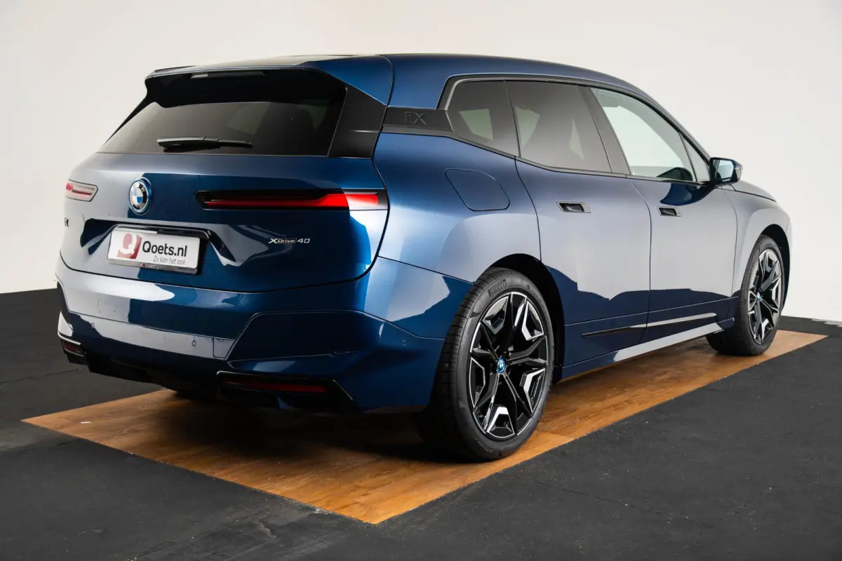 xDrive40 Excellence 77 kWh Trekhaak - Panoramadak - Driving Assistant Professional - Harman Kardon - Getinte Ruiten - Clear&Bold' kristalelementen - Warmte Comfortpakket voor en achter -