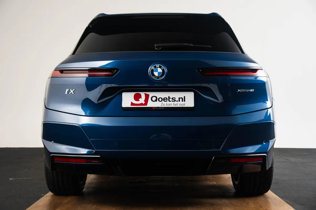 xDrive40 Excellence 77 kWh Trekhaak - Panoramadak - Driving Assistant Professional - Harman Kardon - Getinte Ruiten - Clear&Bold' kristalelementen - Warmte Comfortpakket voor en achter -