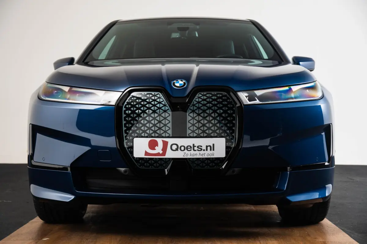 xDrive40 Excellence 77 kWh Trekhaak - Panoramadak - Driving Assistant Professional - Harman Kardon - Getinte Ruiten - Clear&Bold' kristalelementen - Warmte Comfortpakket voor en achter -