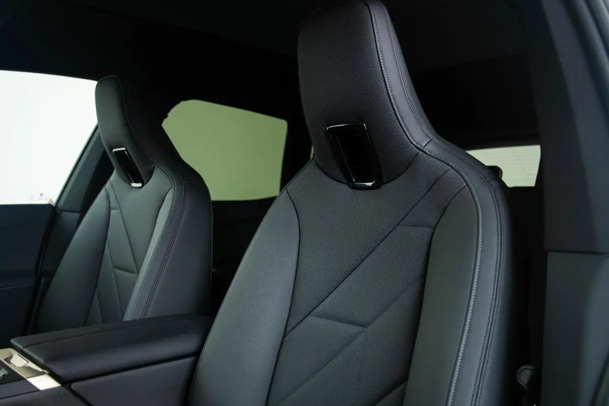 xDrive40 Excellence 77 kWh Trekhaak - Panoramadak - Driving Assistant Professional - Harman Kardon - Getinte Ruiten - Clear&Bold' kristalelementen - Warmte Comfortpakket voor en achter -