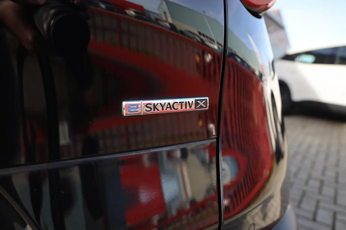 2.0 e-SkyActiv-X M Hybrid Comfort|Automaat!|Stoel/Stuurverwarming|Head-up display|Navi|Camera|