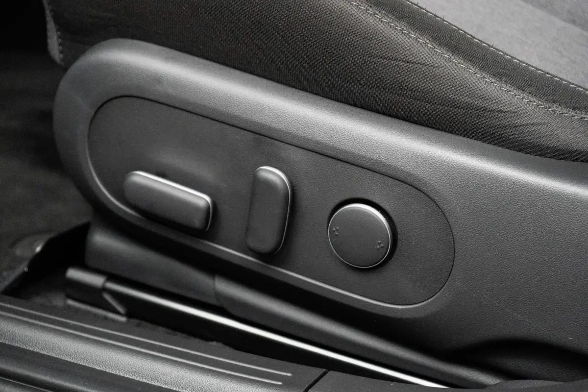 Standard Range Pure Edition 63 kWh / Warmtepomp / 63 kWh accupakket / Volledig elektrisch / Automaat / Adaptieve cruise control / Achteruitrijcamera / Parkeersensoren / Navigatiesysteem / Ap