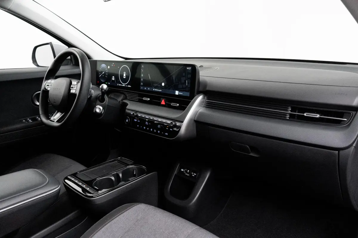 Standard Range Pure Edition 63 kWh / Warmtepomp / 63 kWh accupakket / Volledig elektrisch / Automaat / Adaptieve cruise control / Achteruitrijcamera / Parkeersensoren / Navigatiesysteem / Ap