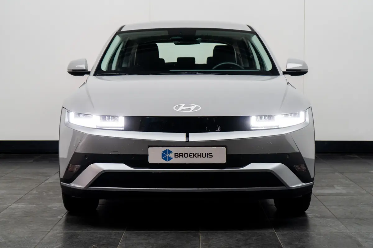 Standard Range Pure Edition 63 kWh / Warmtepomp / 63 kWh accupakket / Volledig elektrisch / Automaat / Adaptieve cruise control / Achteruitrijcamera / Parkeersensoren / Navigatiesysteem / Ap