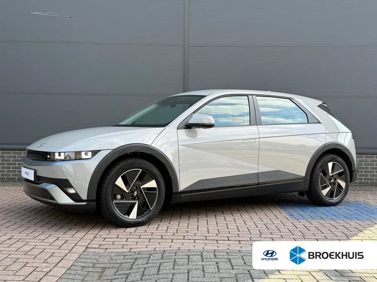 Standard Range Pure Edition 63 kWh / Warmtepomp / 63 kWh accupakket / Volledig elektrisch / Automaat / Adaptieve cruise control / Achteruitrijcamera / Parkeersensoren / Navigatiesysteem / Ap