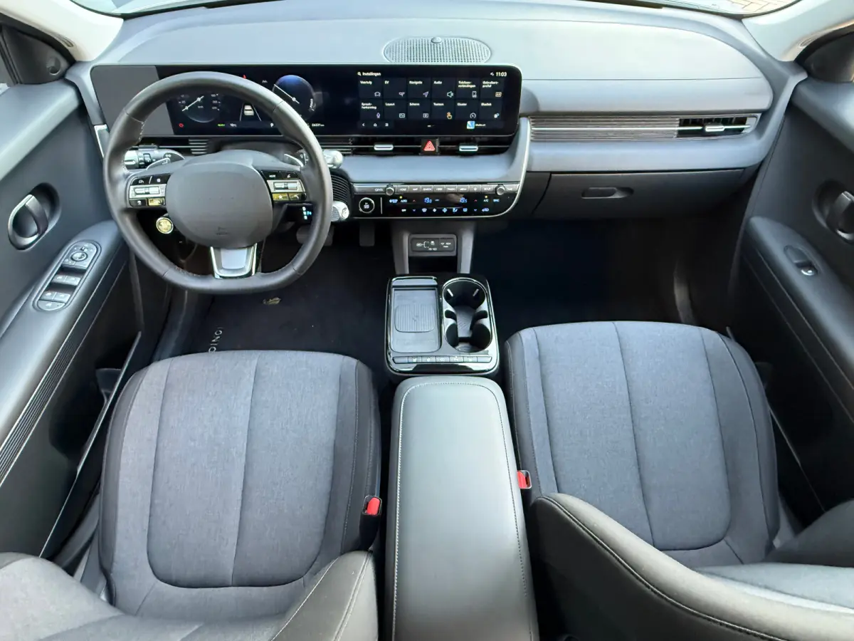 Standard Range Pure Edition 63 kWh / Warmtepomp / 63 kWh accupakket / Volledig elektrisch / Automaat / Adaptieve cruise control / Achteruitrijcamera / Parkeersensoren / Navigatiesysteem / Ap