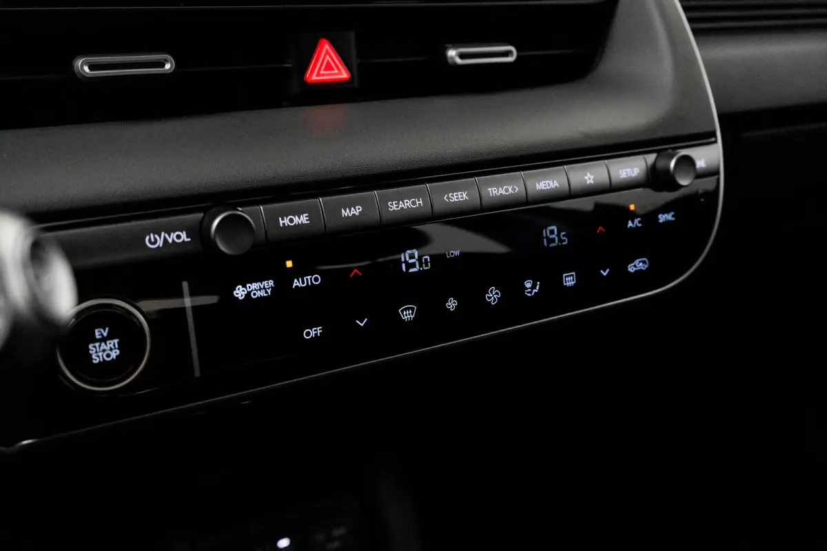 Standard Range Pure Edition 63 kWh / Warmtepomp / 63 kWh accupakket / Volledig elektrisch / Automaat / Adaptieve cruise control / Achteruitrijcamera / Parkeersensoren / Navigatiesysteem / Ap