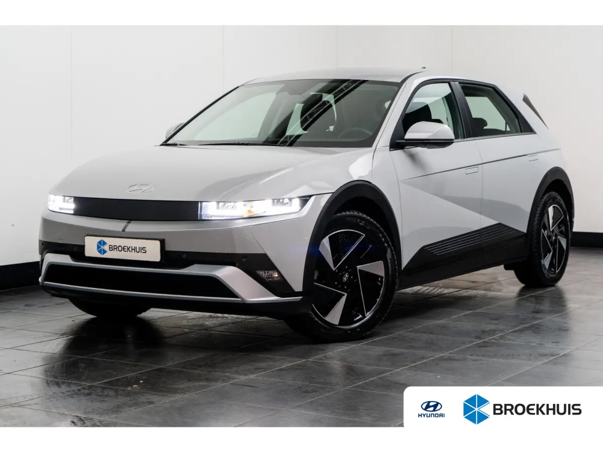 Standard Range Pure Edition 63 kWh / Warmtepomp / 63 kWh accupakket / Volledig elektrisch / Automaat / Adaptieve cruise control / Achteruitrijcamera / Parkeersensoren / Navigatiesysteem / Ap