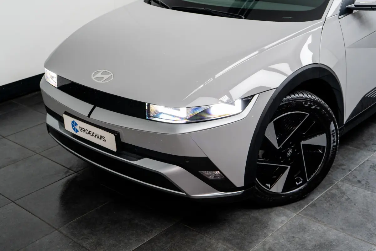 Standard Range Pure Edition 63 kWh / Warmtepomp / 63 kWh accupakket / Volledig elektrisch / Automaat / Adaptieve cruise control / Achteruitrijcamera / Parkeersensoren / Navigatiesysteem / Ap