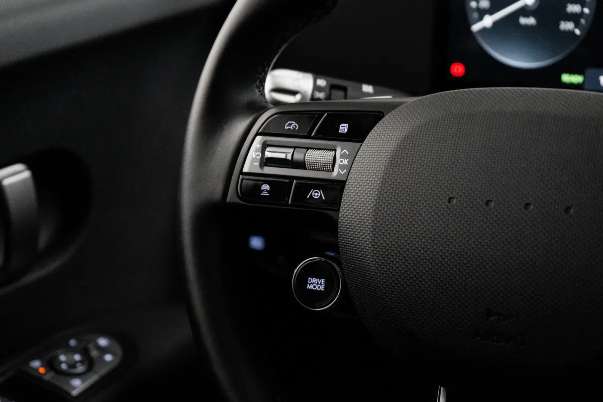 Standard Range Pure Edition 63 kWh / Warmtepomp / 63 kWh accupakket / Volledig elektrisch / Automaat / Adaptieve cruise control / Achteruitrijcamera / Parkeersensoren / Navigatiesysteem / Ap