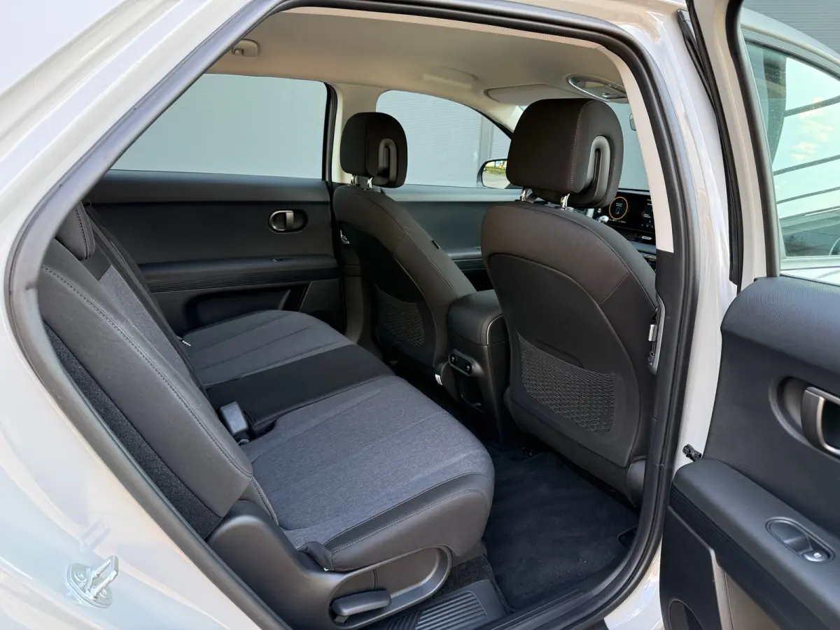 Standard Range Pure Edition 63 kWh / Warmtepomp / 63 kWh accupakket / Volledig elektrisch / Automaat / Adaptieve cruise control / Achteruitrijcamera / Parkeersensoren / Navigatiesysteem / Ap