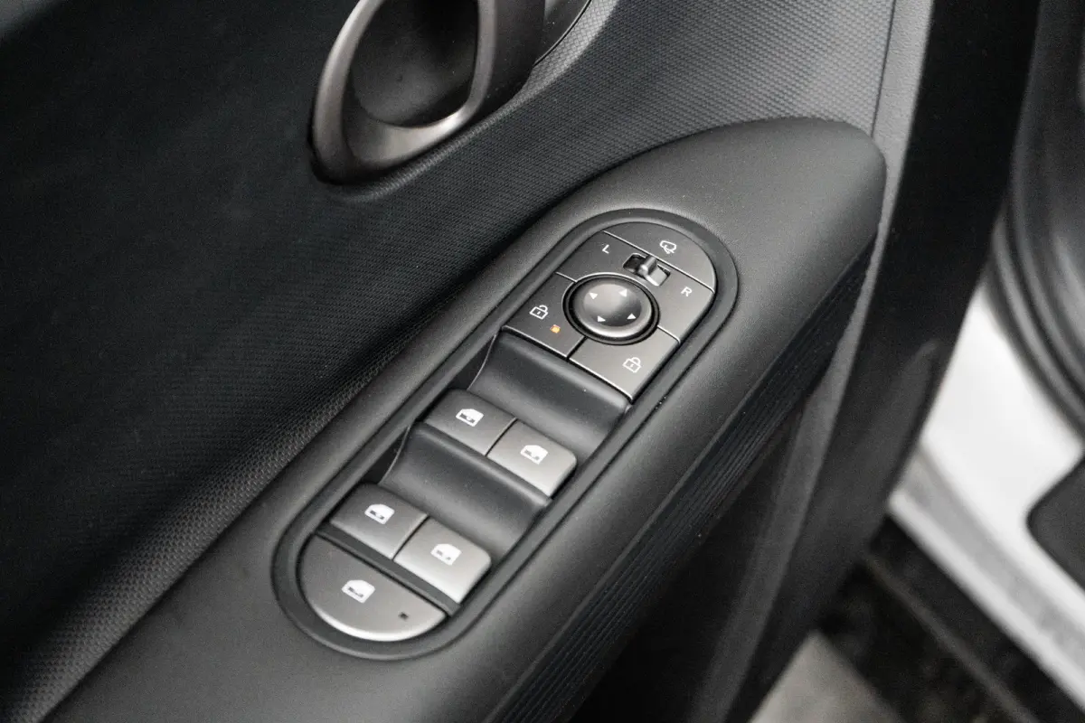 Standard Range Pure Edition 63 kWh / Warmtepomp / 63 kWh accupakket / Volledig elektrisch / Automaat / Adaptieve cruise control / Achteruitrijcamera / Parkeersensoren / Navigatiesysteem / Ap