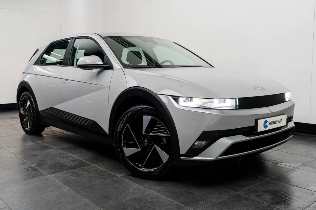 Standard Range Pure Edition 63 kWh / Warmtepomp / 63 kWh accupakket / Volledig elektrisch / Automaat / Adaptieve cruise control / Achteruitrijcamera / Parkeersensoren / Navigatiesysteem / Ap