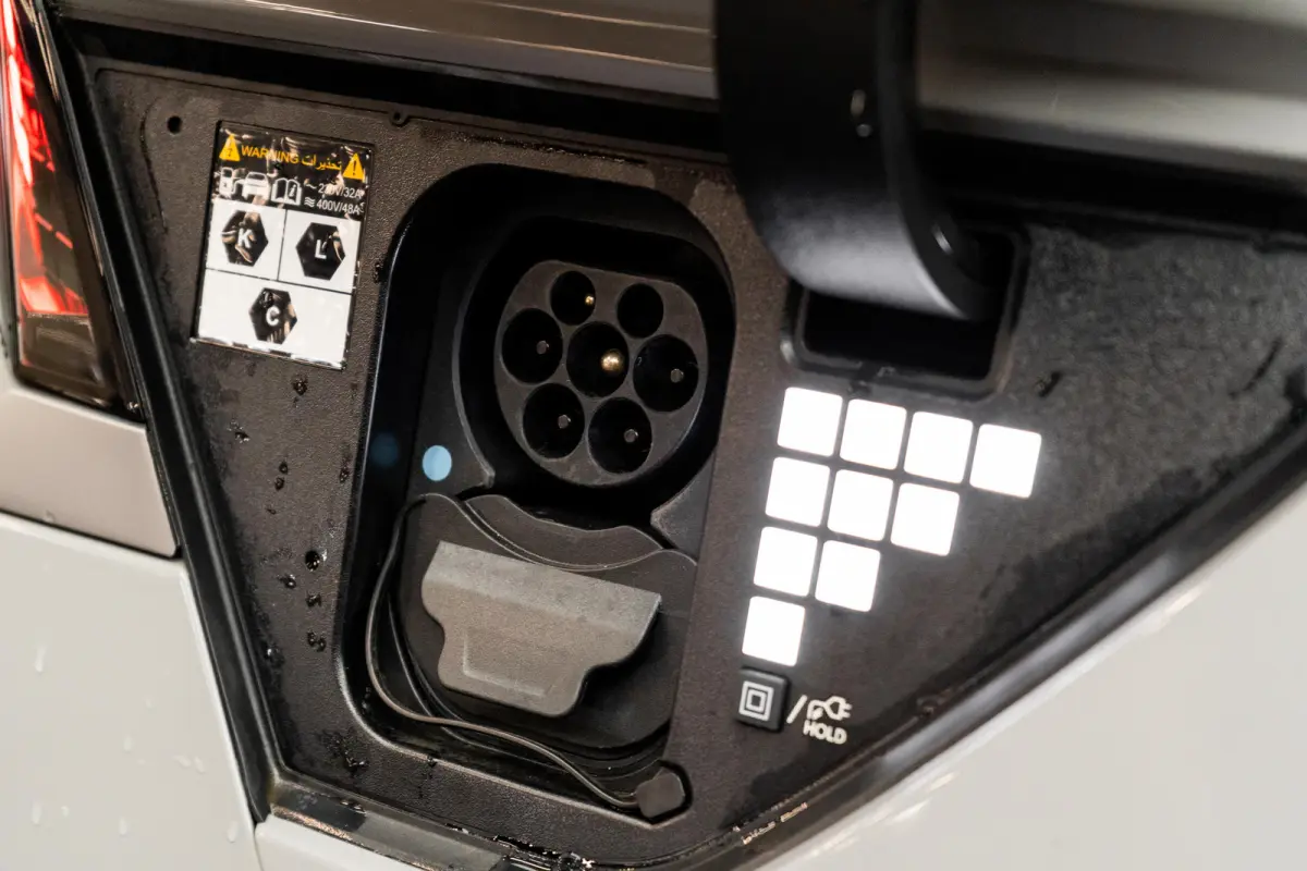 Standard Range Pure Edition 63 kWh / Warmtepomp / 63 kWh accupakket / Volledig elektrisch / Automaat / Adaptieve cruise control / Achteruitrijcamera / Parkeersensoren / Navigatiesysteem / Ap