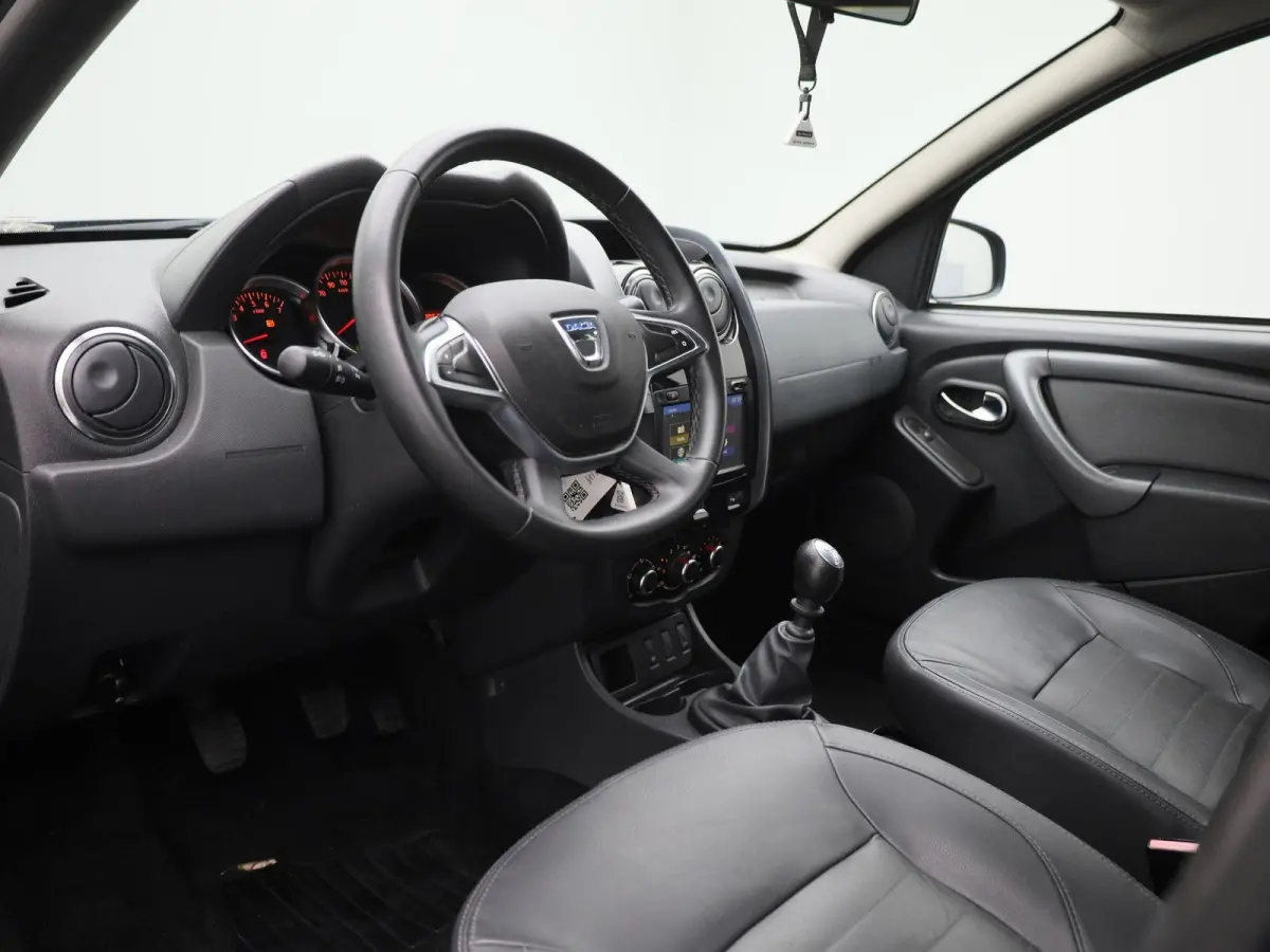 1.2 TCe 4x2 Blackshadow | Lederen Bekleding | Cruise Control | Achteruitrijcamera | Navigatie | Lichtmetalen Velgen |