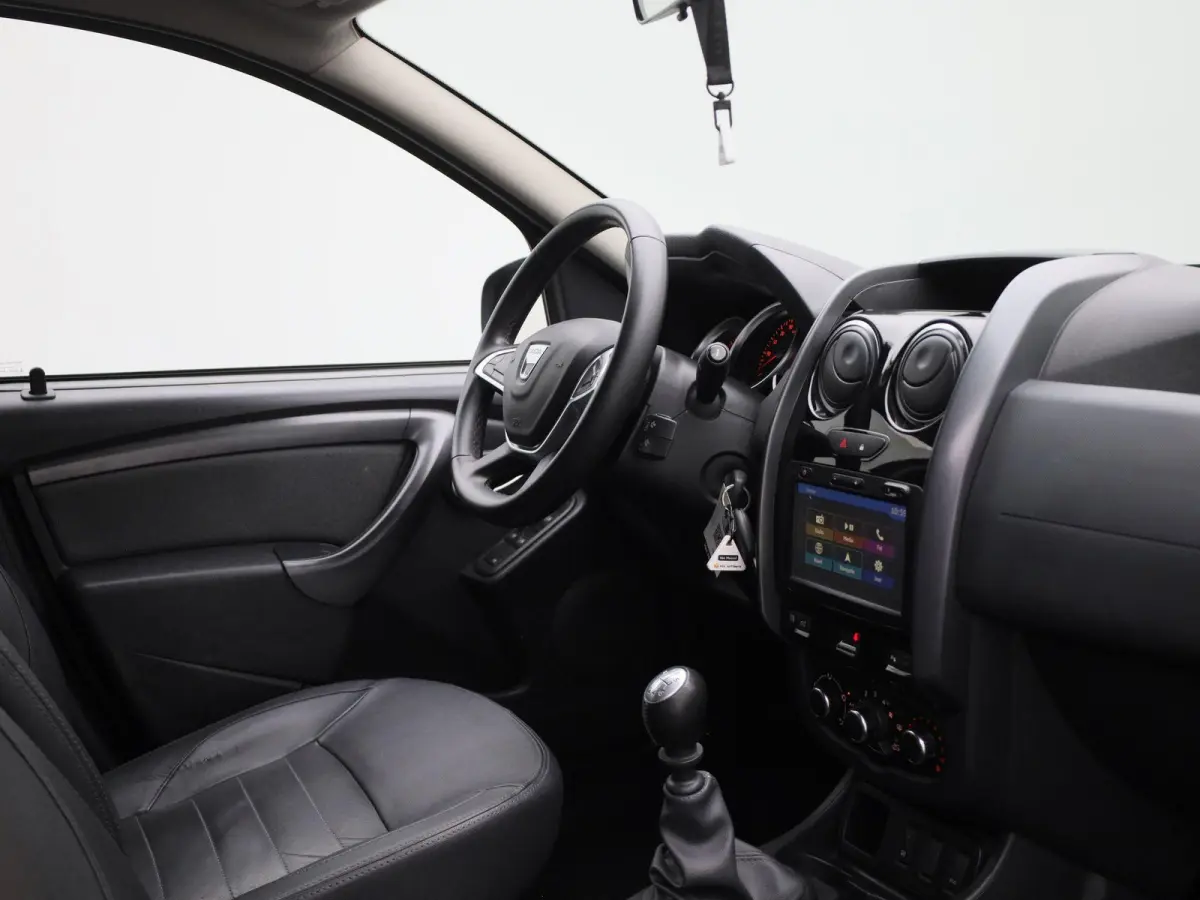 1.2 TCe 4x2 Blackshadow | Lederen Bekleding | Cruise Control | Achteruitrijcamera | Navigatie | Lichtmetalen Velgen |