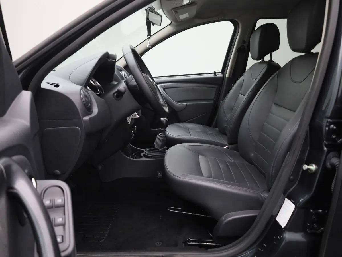 1.2 TCe 4x2 Blackshadow | Lederen Bekleding | Cruise Control | Achteruitrijcamera | Navigatie | Lichtmetalen Velgen |