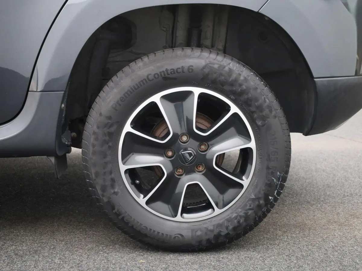 1.2 TCe 4x2 Blackshadow | Lederen Bekleding | Cruise Control | Achteruitrijcamera | Navigatie | Lichtmetalen Velgen |