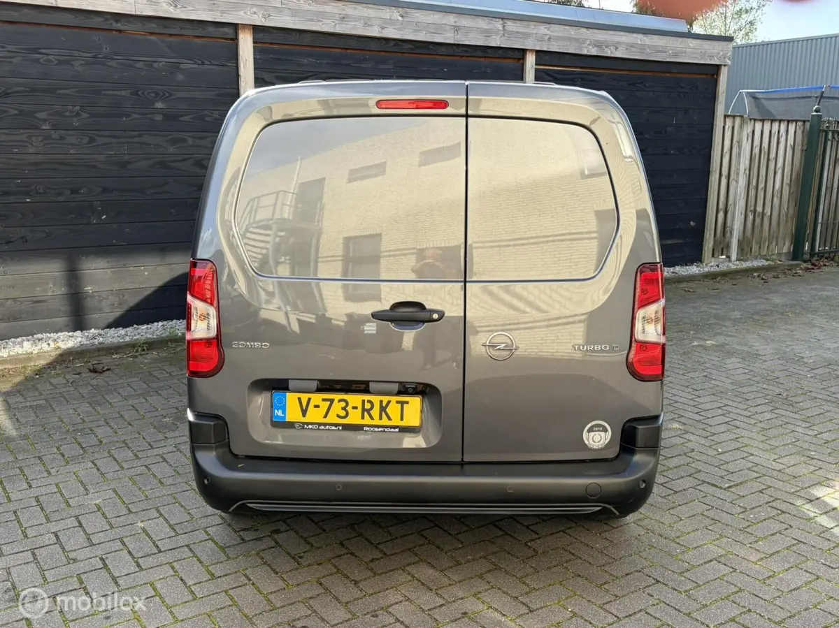 1.5D 130PK L2H1 9.950 ex btw / Lederen bekleding / clima / camera / fm nav / carplay