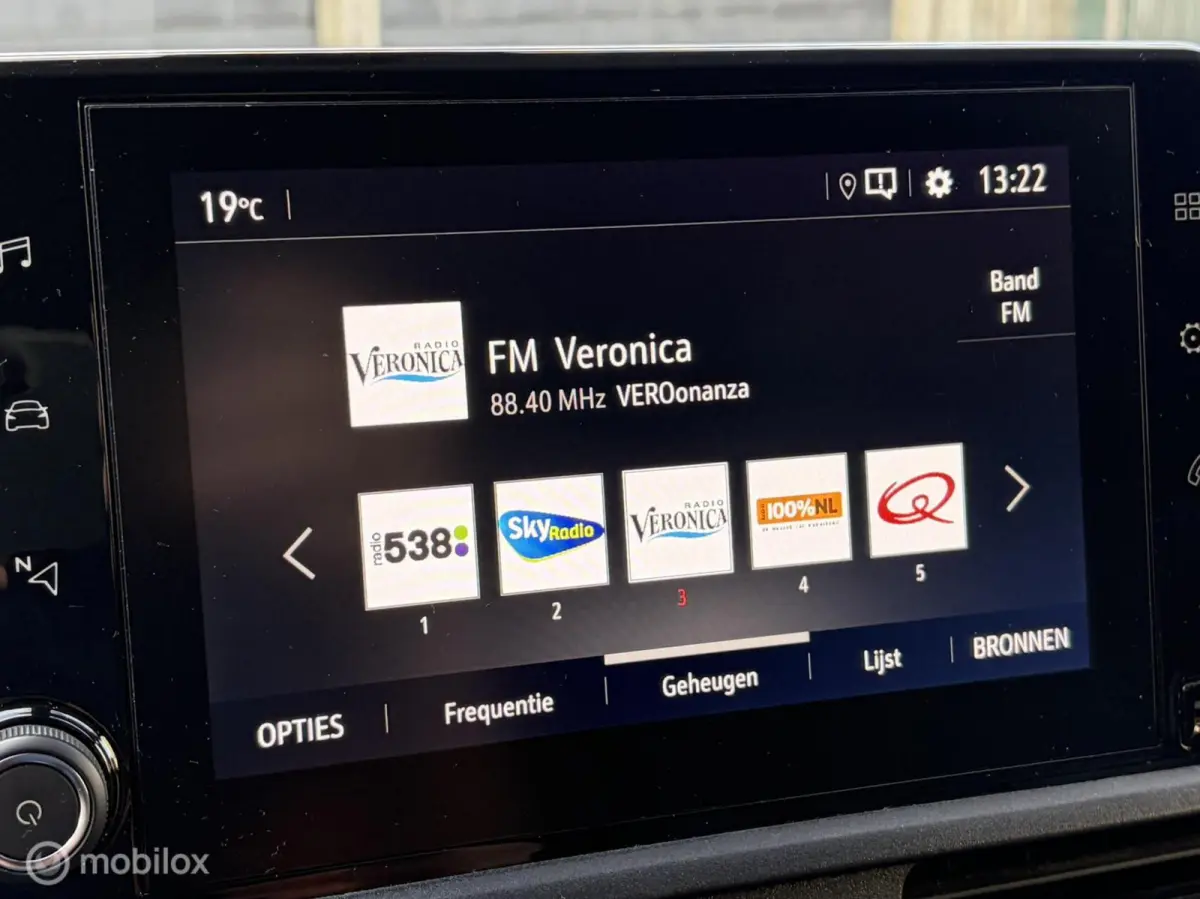 1.5D 130PK L2H1 9.950 ex btw / Lederen bekleding / clima / camera / fm nav / carplay