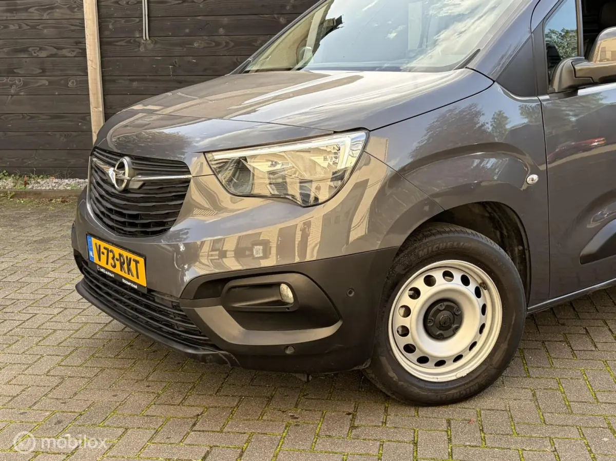 1.5D 130PK L2H1 9.950 ex btw / Lederen bekleding / clima / camera / fm nav / carplay