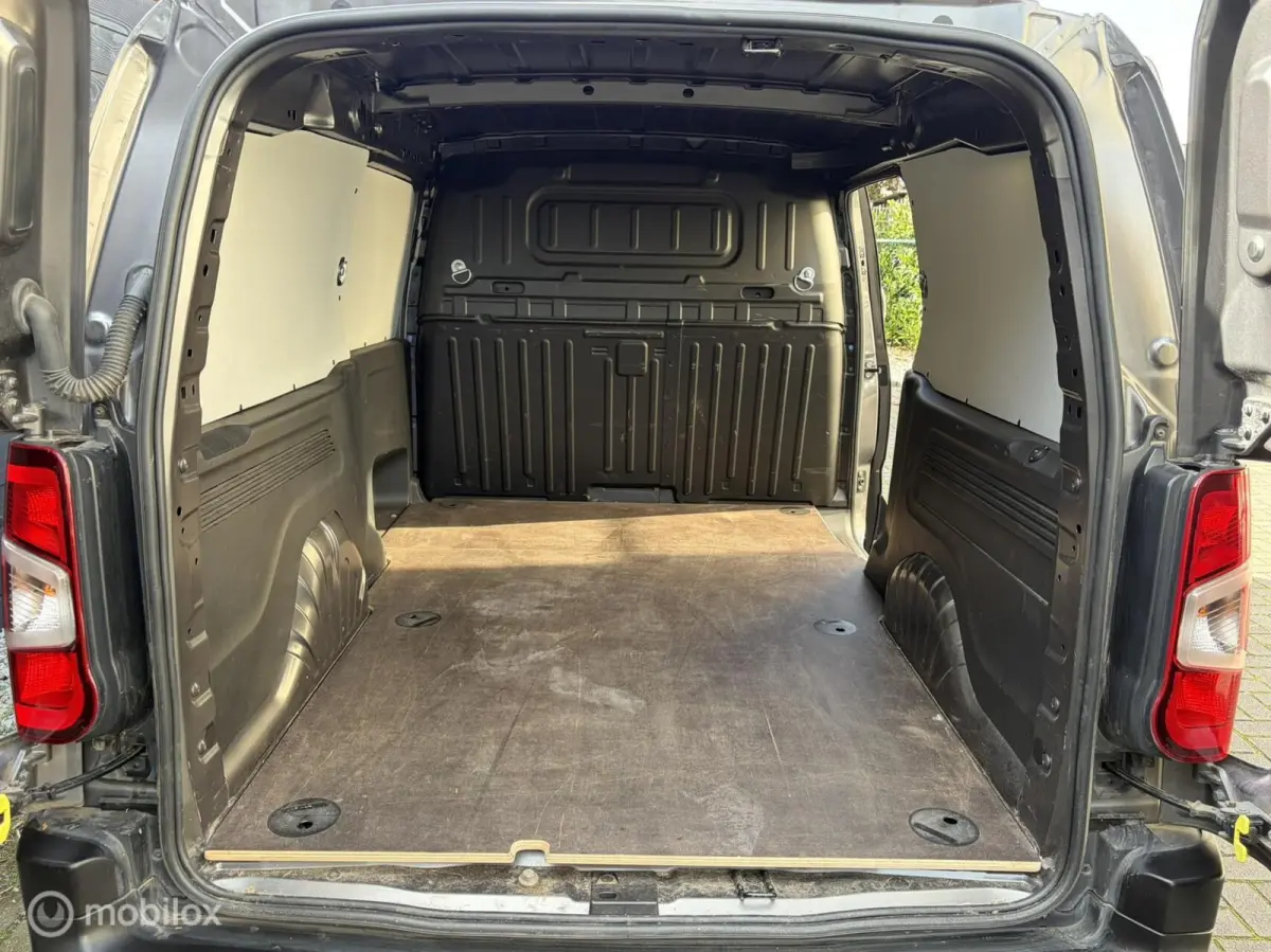 1.5D 130PK L2H1 9.950 ex btw / Lederen bekleding / clima / camera / fm nav / carplay