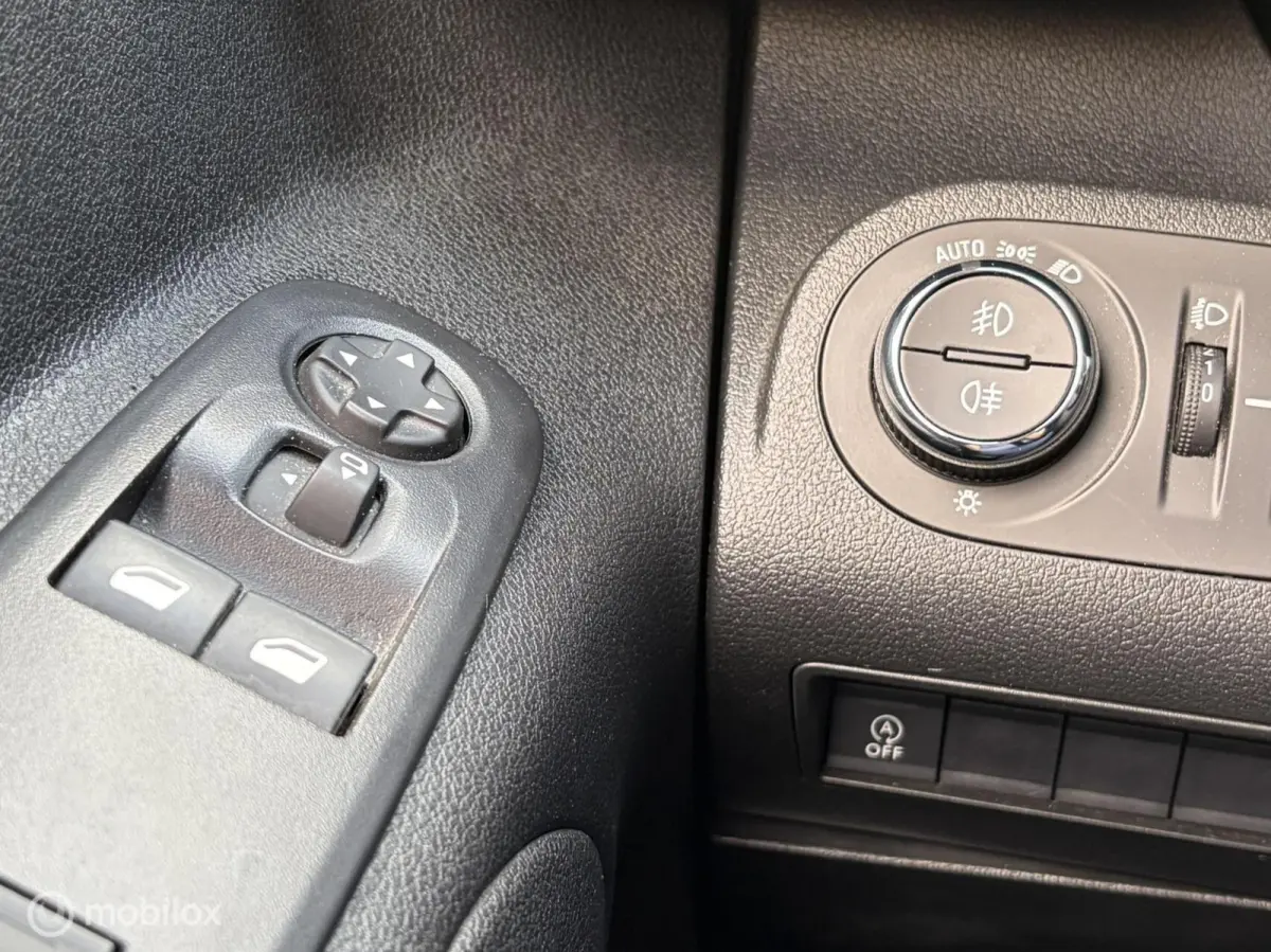 1.5D 130PK L2H1 9.950 ex btw / Lederen bekleding / clima / camera / fm nav / carplay