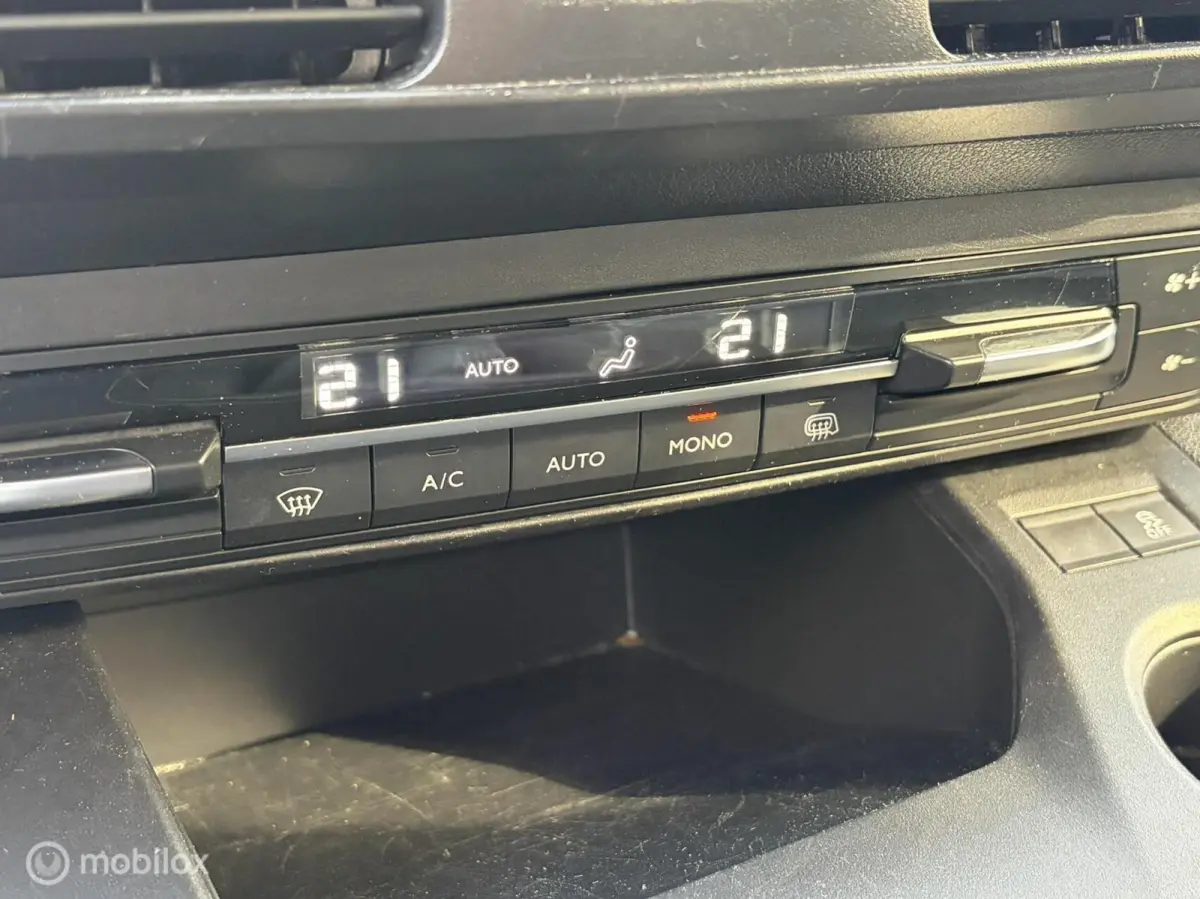 1.5D 130PK L2H1 9.950 ex btw / Lederen bekleding / clima / camera / fm nav / carplay