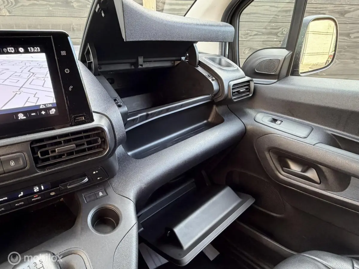 1.5D 130PK L2H1 9.950 ex btw / Lederen bekleding / clima / camera / fm nav / carplay