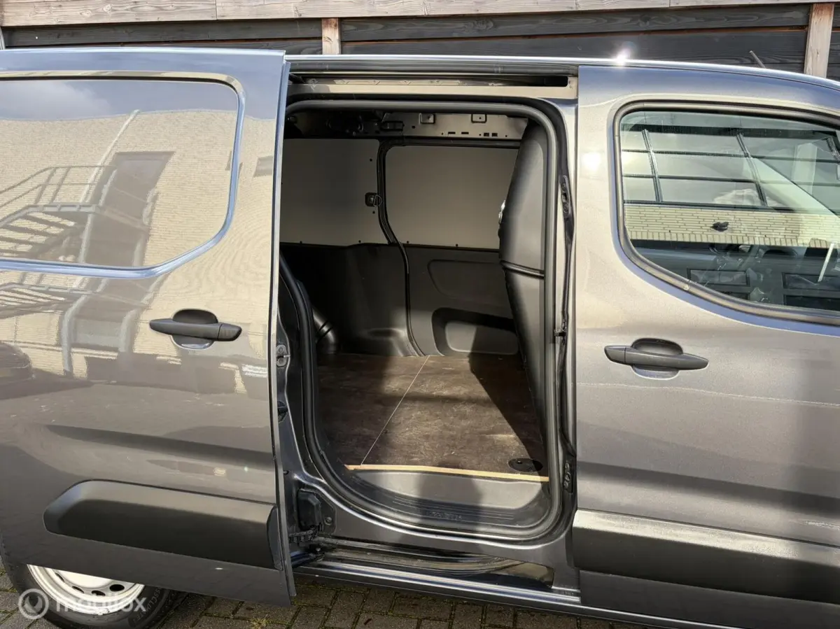 1.5D 130PK L2H1 9.950 ex btw / Lederen bekleding / clima / camera / fm nav / carplay