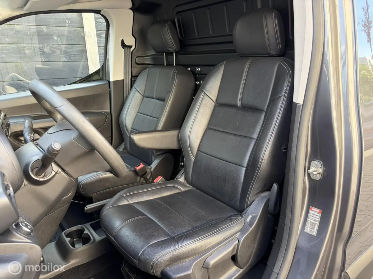 1.5D 130PK L2H1 9.950 ex btw / Lederen bekleding / clima / camera / fm nav / carplay