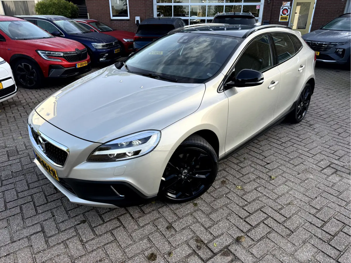 1.5 T3 Nordic+ Luxury Panoramadak, 18''Lmv, Trekhaak