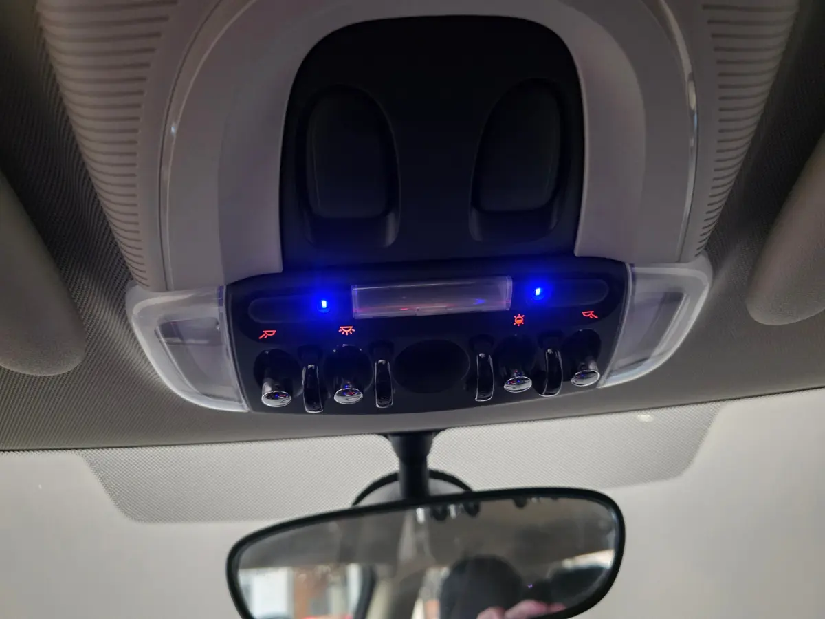 1.2 One Salt Business Automaat!! | Navigatie | Stoelverwarming | 15" Lichtmetaal | Parkeersensoren Achter | Climate Control | Airco | Centrale deurvergrendeling met afstandsbediening | Clima