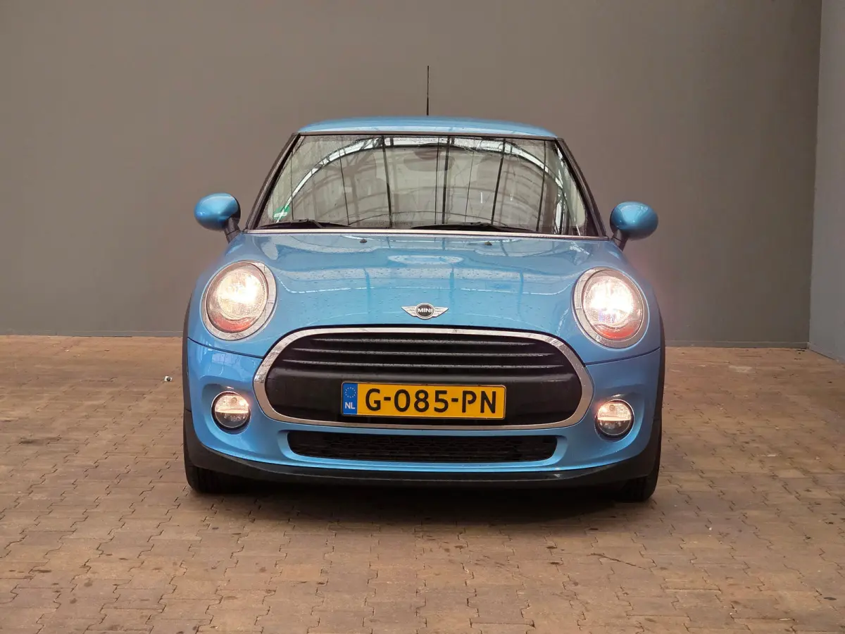 1.2 One Salt Business Automaat!! | Navigatie | Stoelverwarming | 15" Lichtmetaal | Parkeersensoren Achter | Climate Control | Airco | Centrale deurvergrendeling met afstandsbediening | Clima