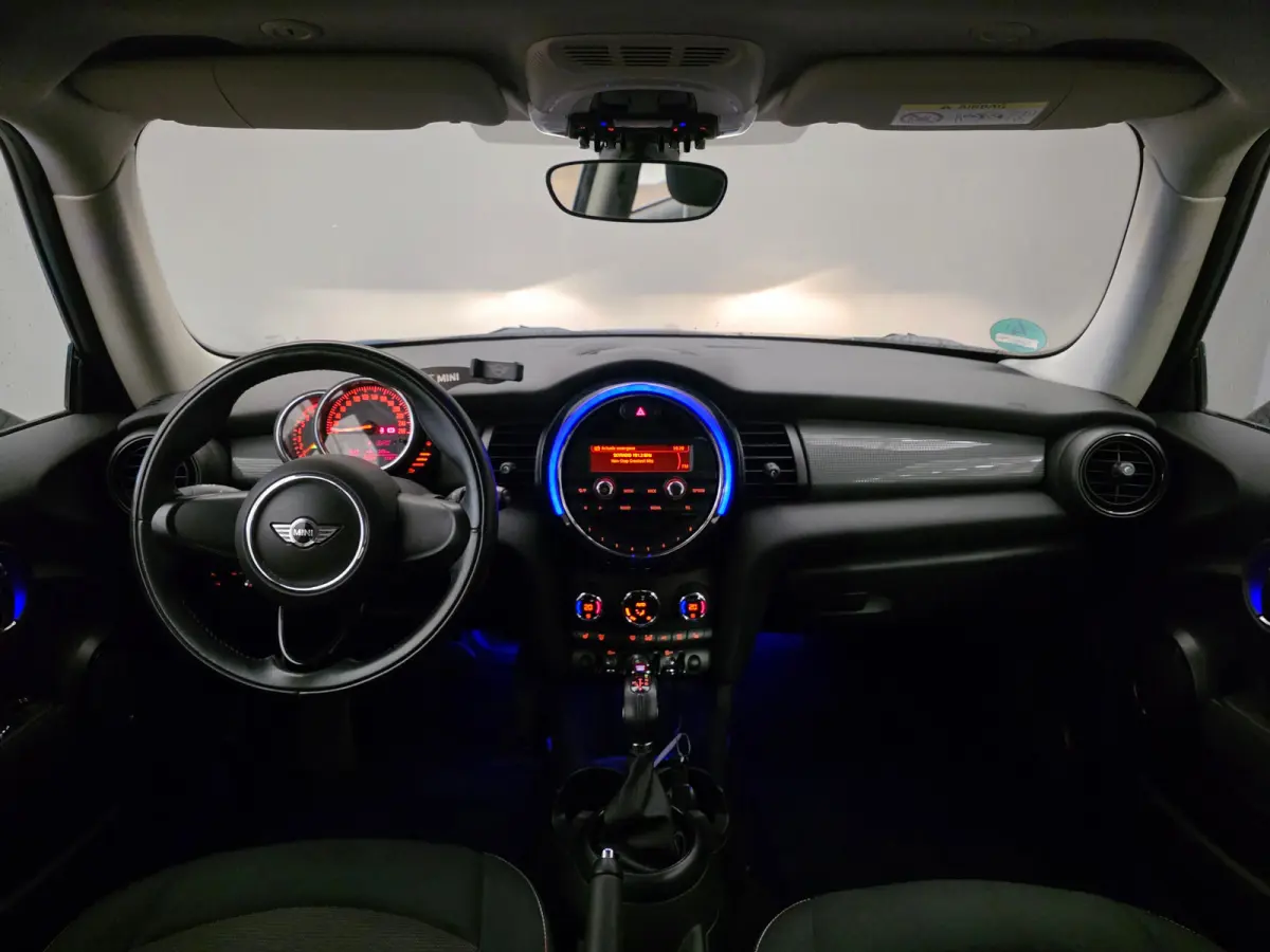 1.2 One Salt Business Automaat!! | Navigatie | Stoelverwarming | 15" Lichtmetaal | Parkeersensoren Achter | Climate Control | Airco | Centrale deurvergrendeling met afstandsbediening | Clima