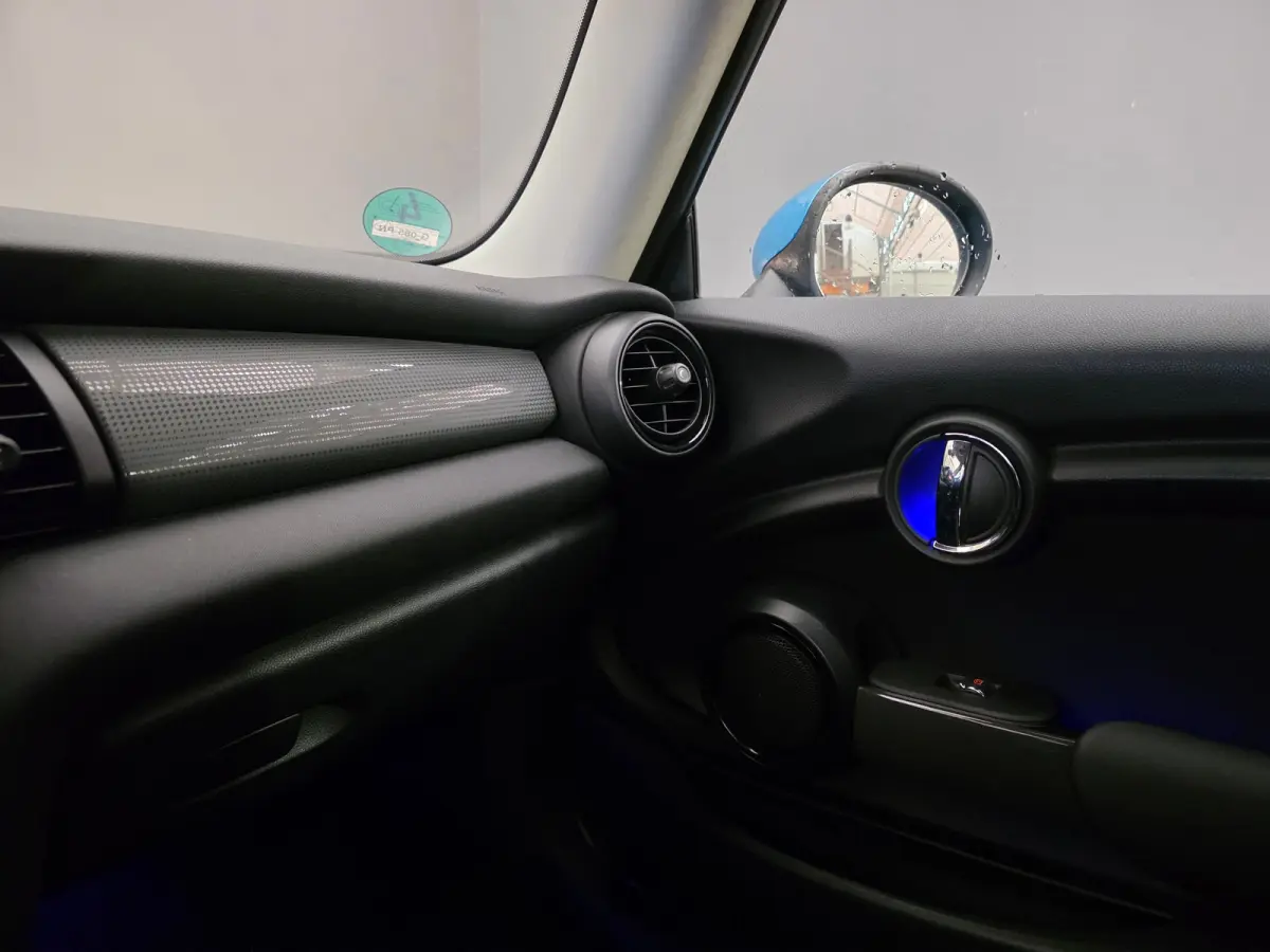 1.2 One Salt Business Automaat!! | Navigatie | Stoelverwarming | 15" Lichtmetaal | Parkeersensoren Achter | Climate Control | Airco | Centrale deurvergrendeling met afstandsbediening | Clima