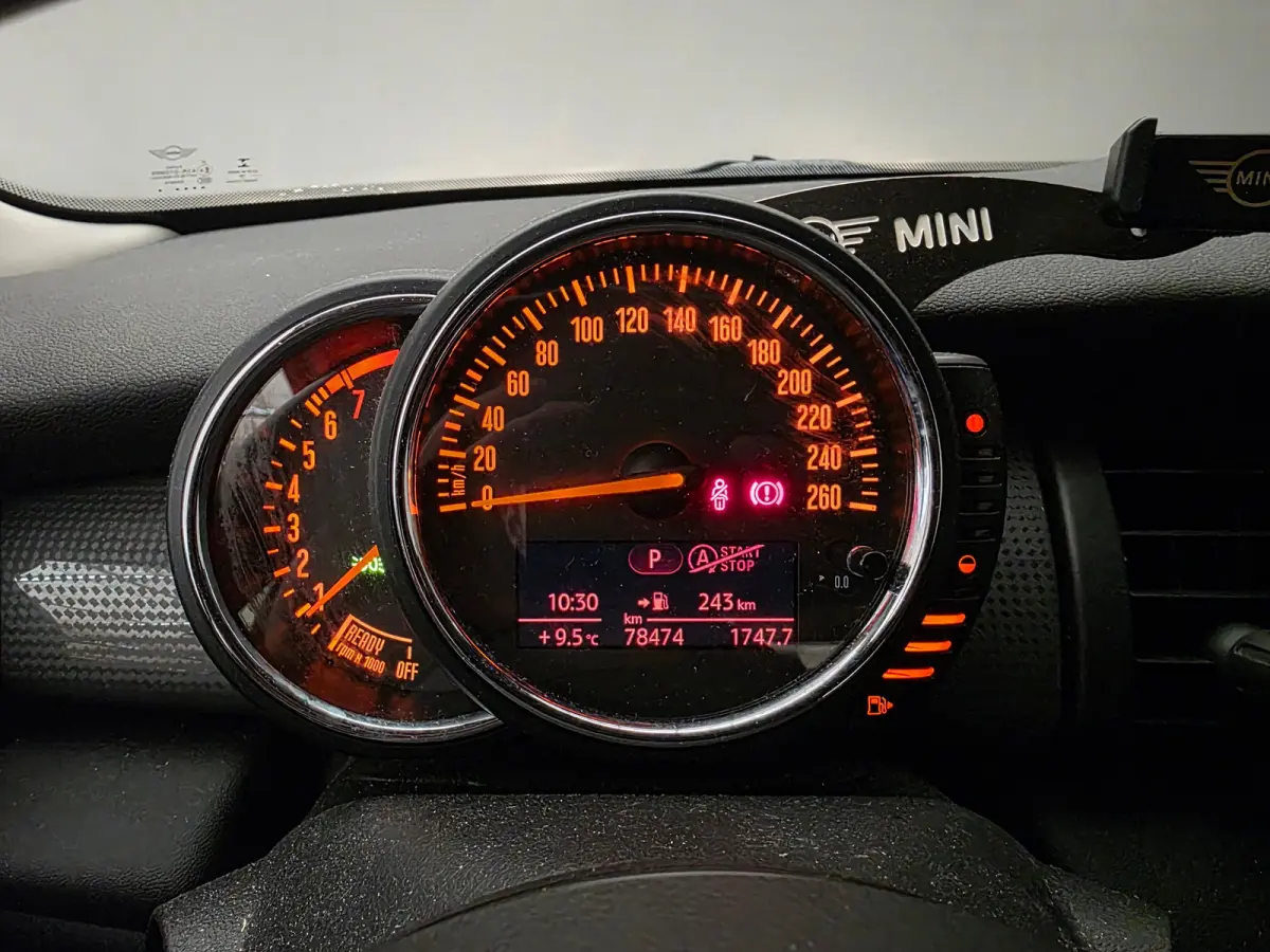 1.2 One Salt Business Automaat!! | Navigatie | Stoelverwarming | 15" Lichtmetaal | Parkeersensoren Achter | Climate Control | Airco | Centrale deurvergrendeling met afstandsbediening | Clima