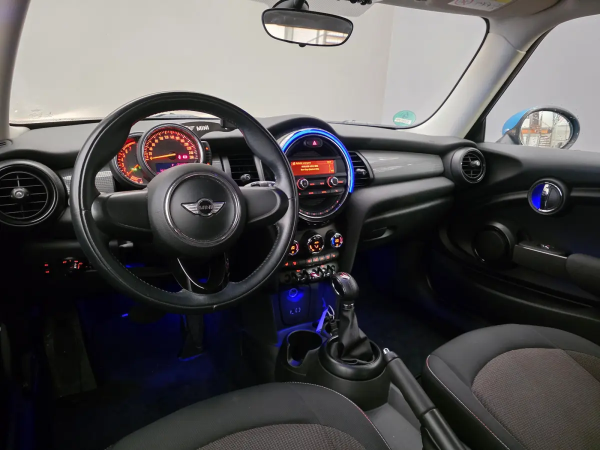 1.2 One Salt Business Automaat!! | Navigatie | Stoelverwarming | 15" Lichtmetaal | Parkeersensoren Achter | Climate Control | Airco | Centrale deurvergrendeling met afstandsbediening | Clima