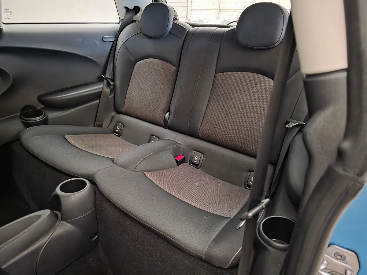 1.2 One Salt Business Automaat!! | Navigatie | Stoelverwarming | 15" Lichtmetaal | Parkeersensoren Achter | Climate Control | Airco | Centrale deurvergrendeling met afstandsbediening | Clima