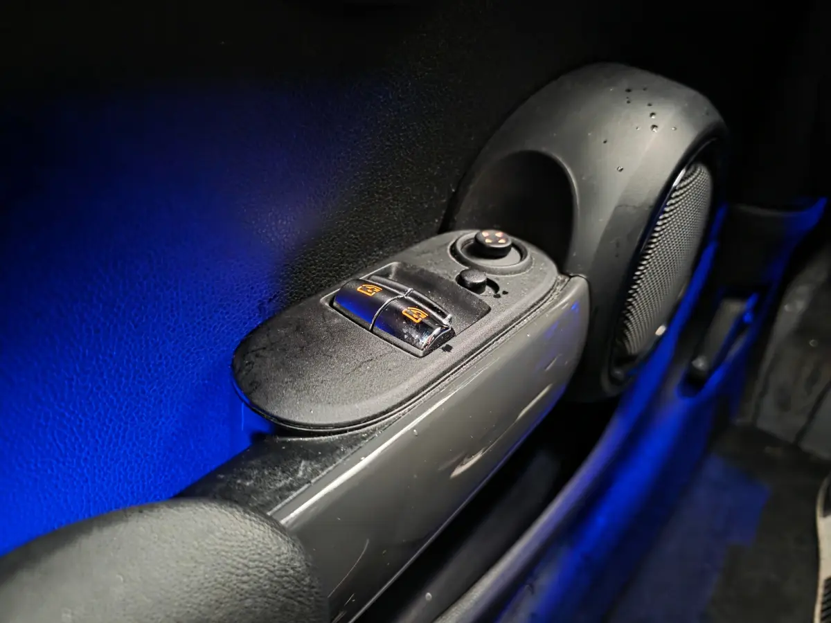 1.2 One Salt Business Automaat!! | Navigatie | Stoelverwarming | 15" Lichtmetaal | Parkeersensoren Achter | Climate Control | Airco | Centrale deurvergrendeling met afstandsbediening | Clima