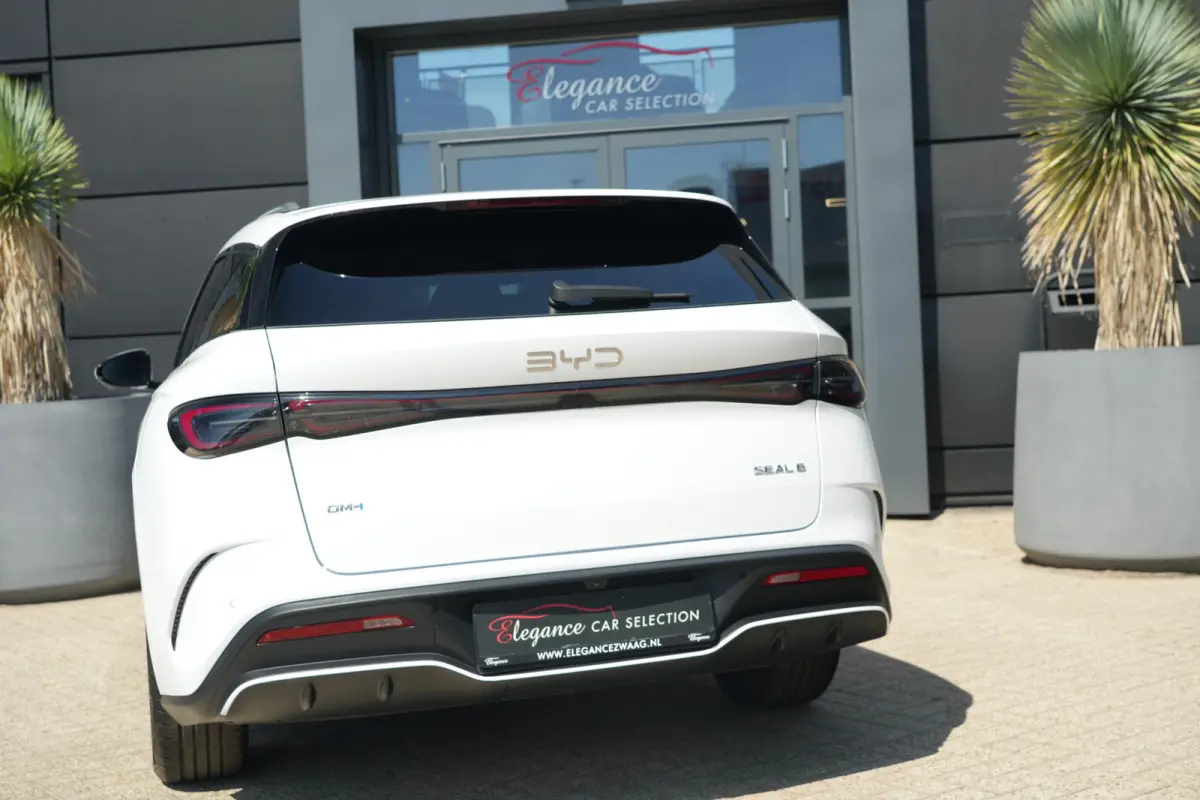 1.5 DM-i PHEV Comfort Lite | 212PK | Pano | HUD | 360° Camera | 18" | Keyless | Stoelventilatie | BYD SEAL 6 Touring 1.5 DM-i PHEV Comfort Lite 212 PK Plug-in Hybrid met 1.5 viercilinder, p