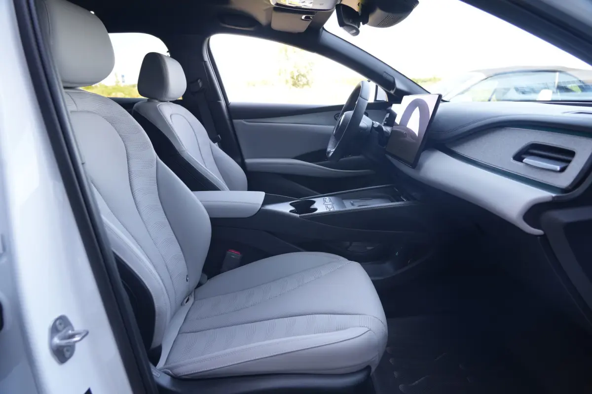 1.5 DM-i PHEV Comfort Lite | 212PK | Pano | HUD | 360° Camera | 18" | Keyless | Stoelventilatie | BYD SEAL 6 Touring 1.5 DM-i PHEV Comfort Lite 212 PK Plug-in Hybrid met 1.5 viercilinder, p