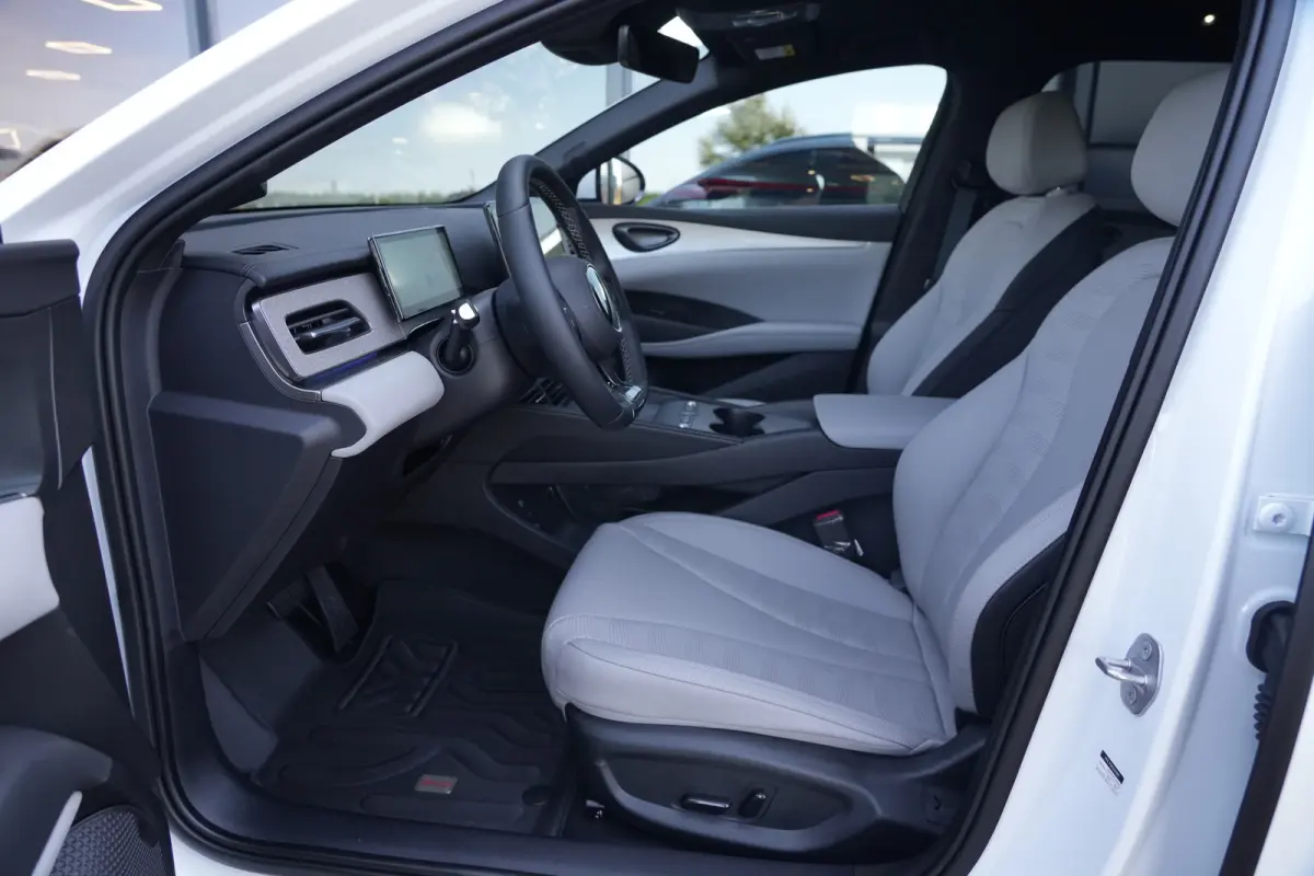1.5 DM-i PHEV Comfort Lite | 212PK | Pano | HUD | 360° Camera | 18" | Keyless | Stoelventilatie | BYD SEAL 6 Touring 1.5 DM-i PHEV Comfort Lite 212 PK Plug-in Hybrid met 1.5 viercilinder, p