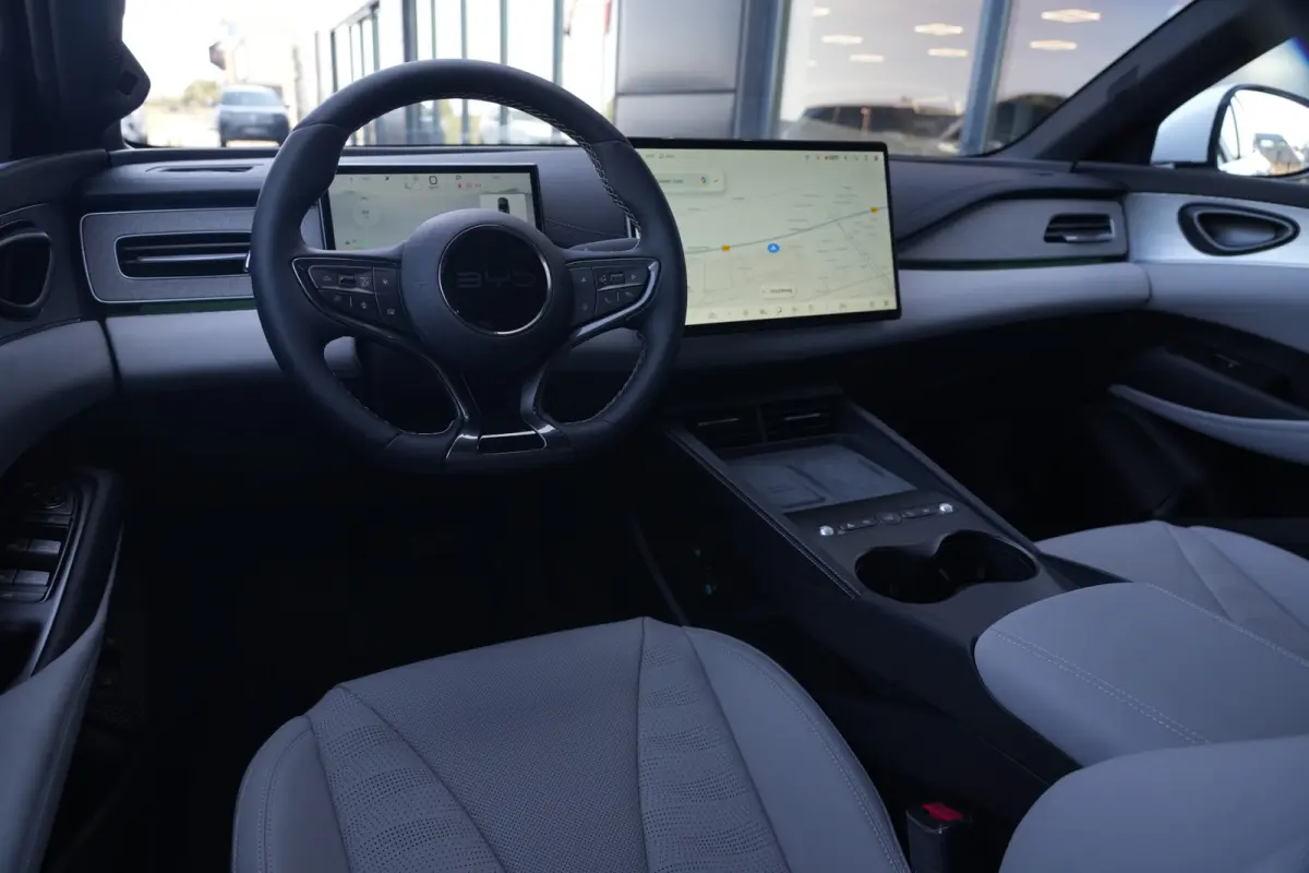 1.5 DM-i PHEV Comfort Lite | 212PK | Pano | HUD | 360° Camera | 18" | Keyless | Stoelventilatie | BYD SEAL 6 Touring 1.5 DM-i PHEV Comfort Lite 212 PK Plug-in Hybrid met 1.5 viercilinder, p