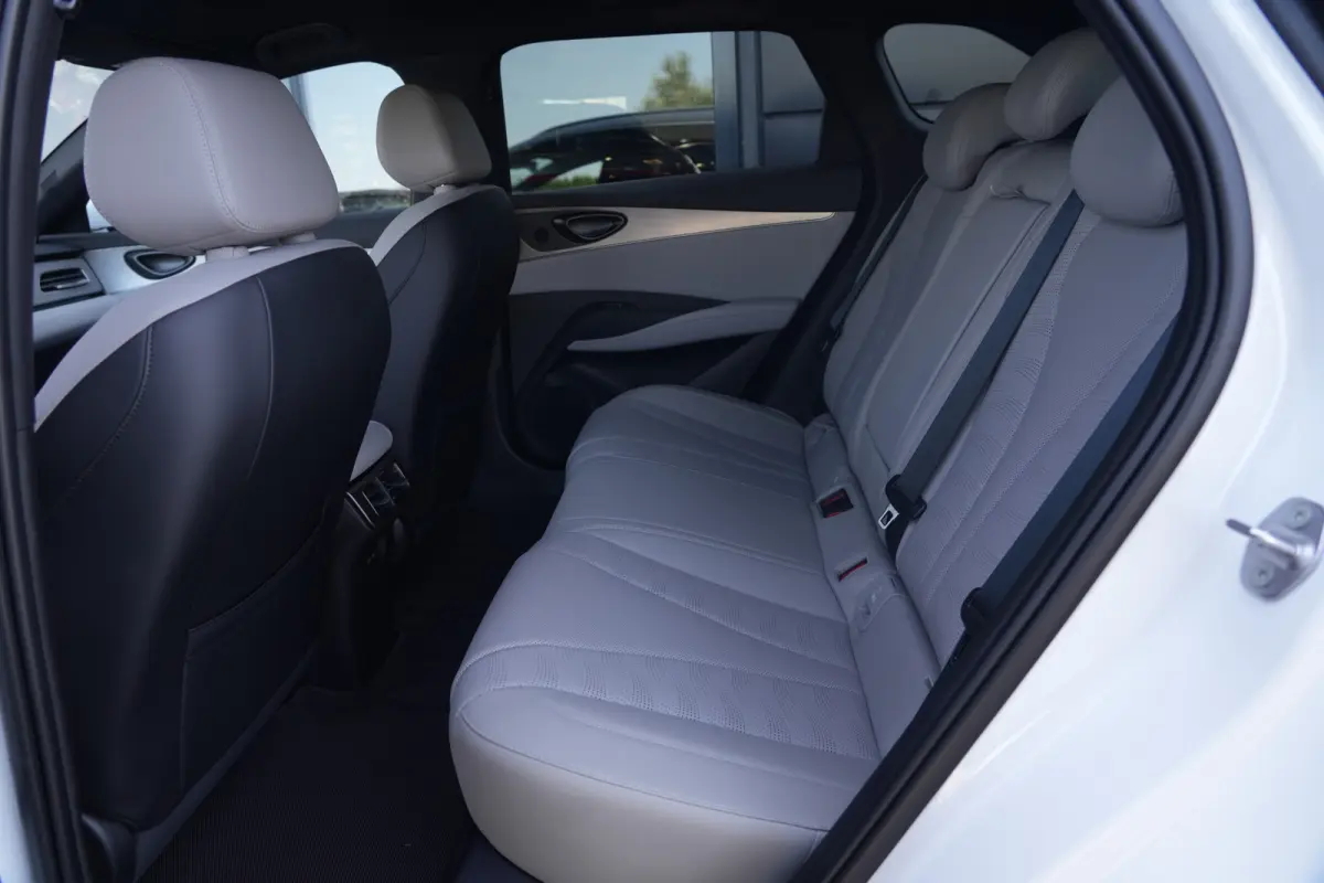 1.5 DM-i PHEV Comfort Lite | 212PK | Pano | HUD | 360° Camera | 18" | Keyless | Stoelventilatie | BYD SEAL 6 Touring 1.5 DM-i PHEV Comfort Lite 212 PK Plug-in Hybrid met 1.5 viercilinder, p