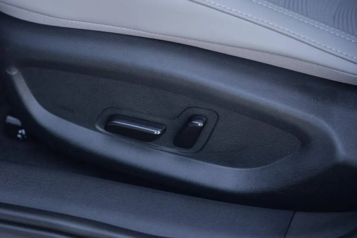 1.5 DM-i PHEV Comfort Lite | 212PK | Pano | HUD | 360° Camera | 18" | Keyless | Stoelventilatie | BYD SEAL 6 Touring 1.5 DM-i PHEV Comfort Lite 212 PK Plug-in Hybrid met 1.5 viercilinder, p