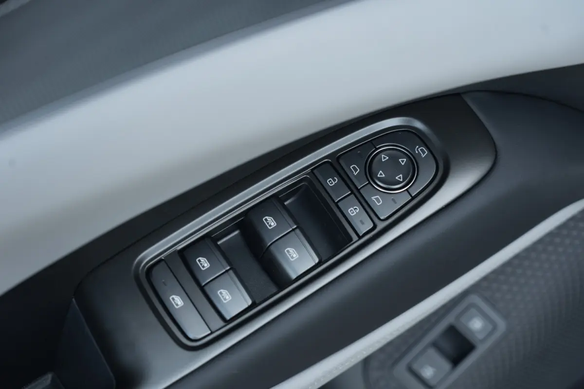 1.5 DM-i PHEV Comfort Lite | 212PK | Pano | HUD | 360° Camera | 18" | Keyless | Stoelventilatie | BYD SEAL 6 Touring 1.5 DM-i PHEV Comfort Lite 212 PK Plug-in Hybrid met 1.5 viercilinder, p