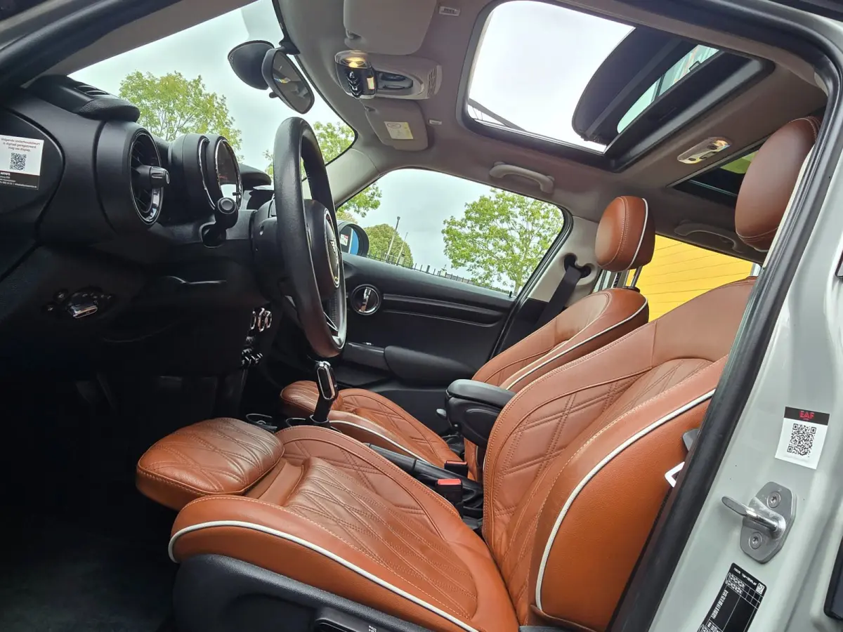 1.5 Cooper Business Edition / AUT / Cruise Control / Cognac Leder / Navi / Open Panoramadak / Led / Allu Velgen