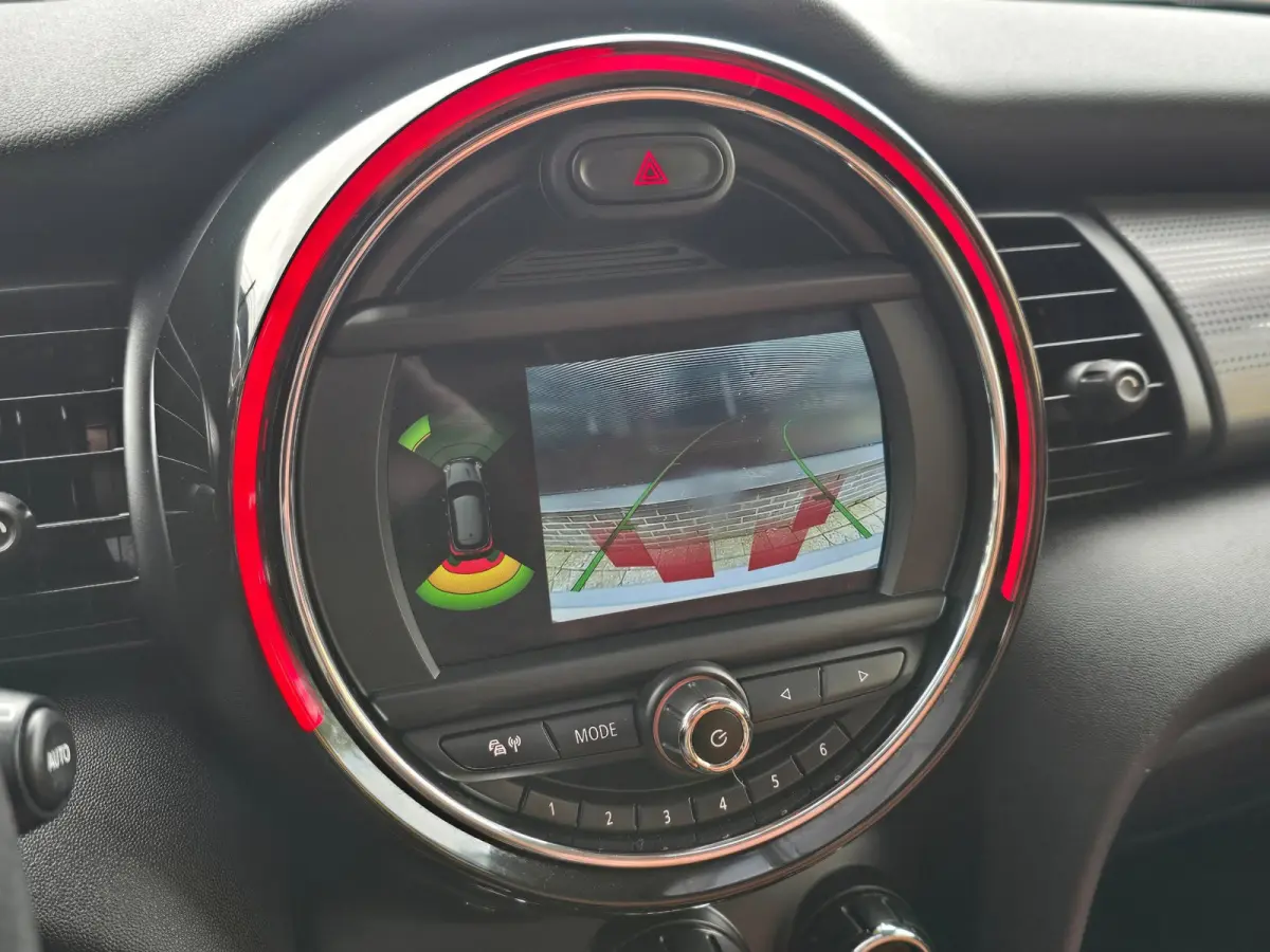 1.5 Cooper Business Edition / AUT / Cruise Control / Cognac Leder / Navi / Open Panoramadak / Led / Allu Velgen